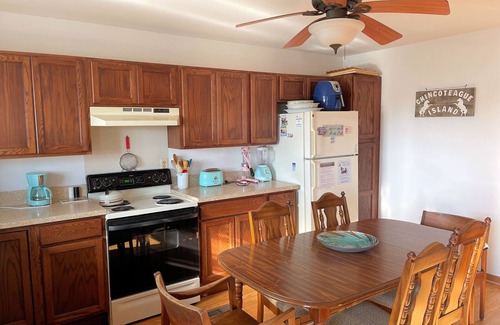 Deep Hole House | Creekside Paradise - Water front &Access -Pet Friendly -Shared Dock NO LINENS