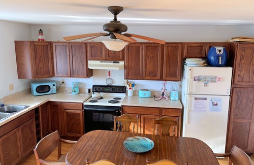 Deep Hole House | Creekside Paradise - Water front &Access -Pet Friendly -Shared Dock NO LINENS