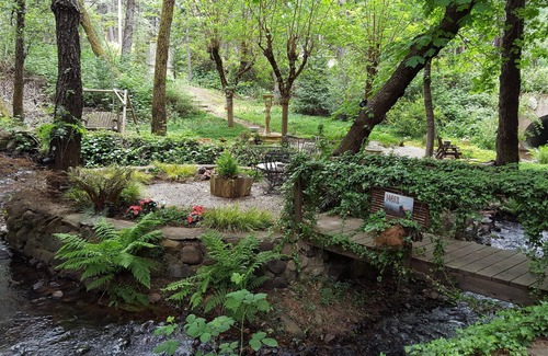 Alta Sierra House | Creekside Paradise. Luxury & comfort on private forest/parklike grounds
