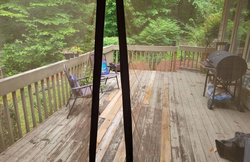 Hendersonville House | Creekside retreat 15 minutes from Pisgah and 15 minutes from Dupont forest .