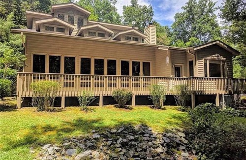 Hendersonville House | Creekside retreat 15 minutes from Pisgah and 15 minutes from Dupont forest .