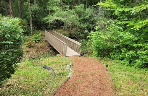 Hendersonville House | Creekside retreat 15 minutes from Pisgah and 15 minutes from Dupont forest .