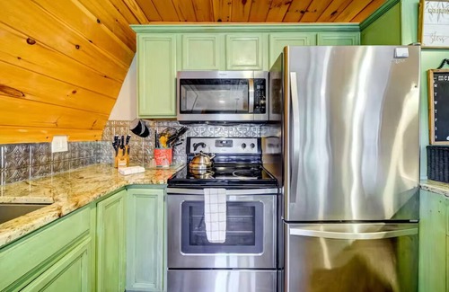 Ellijay Cabin | Creekside Retreat on Mountaintown Creek