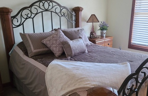 New Castle House | Creekside Retreat