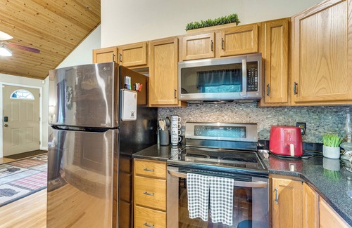 Marble Cabin | Creekside Smokies Cabin 8 Mi to Murphy