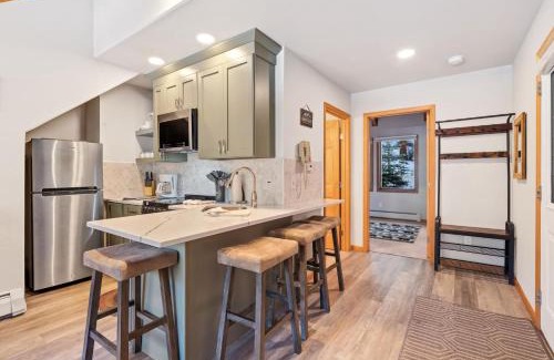 Fall River Estates Apartment | Creekside Suites 20 by Estes Park Condos