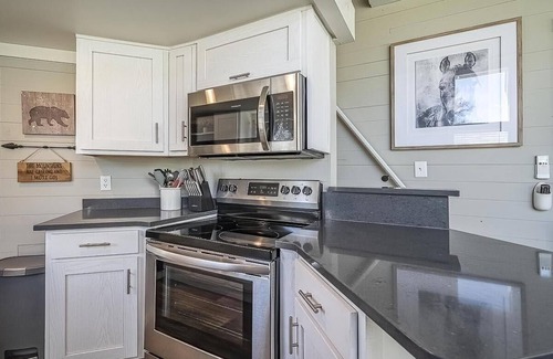 Morganton House | Creekside Tiny Home - 10 Minutes to Blue Ridge
