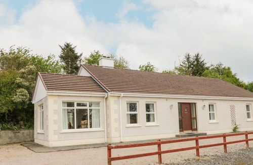 Portnablagh Cottage | CREESLOUGH VIEW, pet friendly in Creeslough, County Donegal