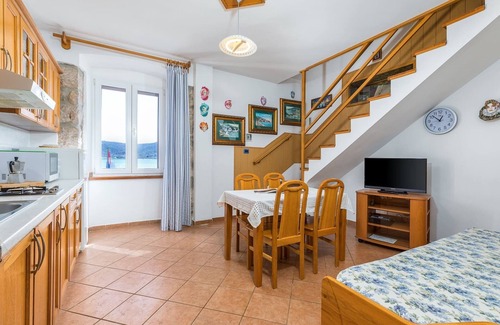 Cres Apartment | Cres Island Vacation Break - Lungomare Venezia