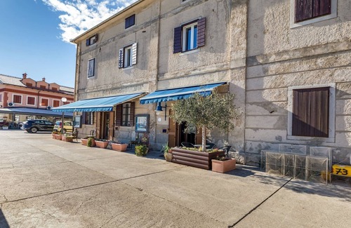 Cres Apartment | Cres Island Vacation Break - Lungomare Venezia