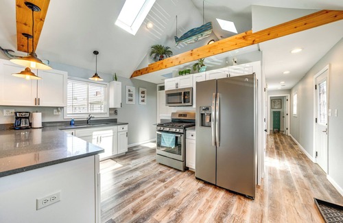 Crest Hill House | Crest Hill Home Near Golf ~ 3 Mi to Joliet!