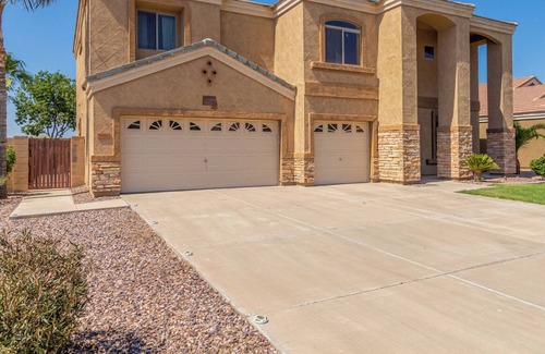 Florence House | Crestfield Manor Country Oasis
