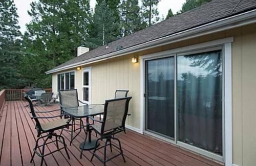 Crestline House | Crestline Dream View Getaway w/enough beds for 20+ people