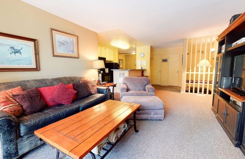 Mammoth Lakes Condo | Crestview 25 Convenient Location near the Village and Lifts, Pet-Friendly by RedAwning