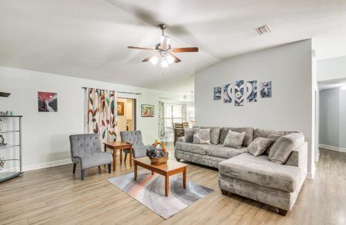 Crestview House | Crestview Family Home Screened Porch and Games!