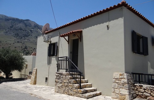 Kavallos House | Cretan Lux Villa in Unrivaled Position in Kournas