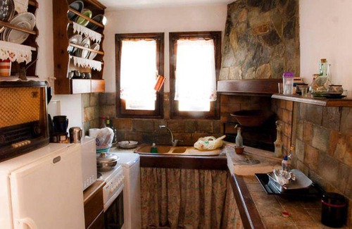 Rapaniana Cottage | Cretan Stone Home w. View Terraces, minutes from Beach