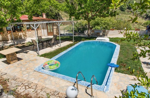 Monopari House | cretan tradiotional lake house with stunning views
