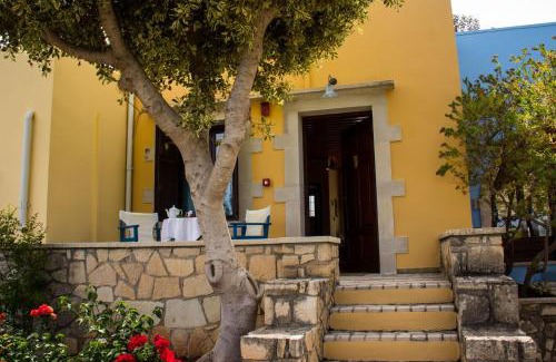 Douliana House | Crete holiday rental small village close to beaches -sharing a large pool