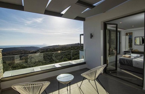 Kamilari Villa | Crete Villa Paseathea, Luxurious Pool Getaway