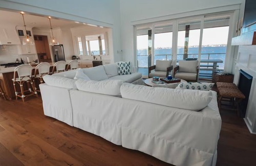 New Bern House | Crew Bern, A riverside retreat located on the serene banks of the Neuse River.