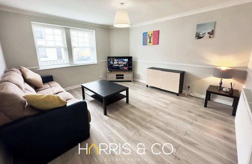 Fleetwood Apartment | Crews Cabin Summary: