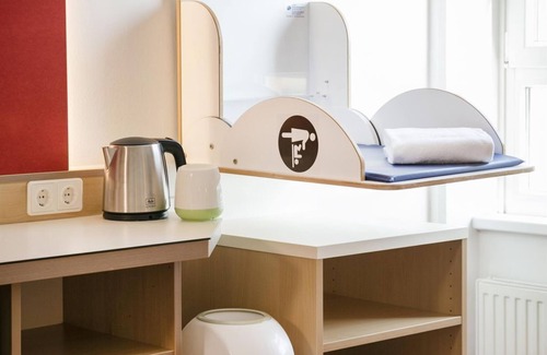 Sebersdorf House | Crib room on the spa side 2-3 nights - H2O Hotel Therme Resort
