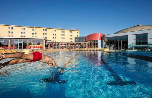 Sebersdorf House | Crib room on the spa side 2-3 nights - H2O Hotel Therme Resort
