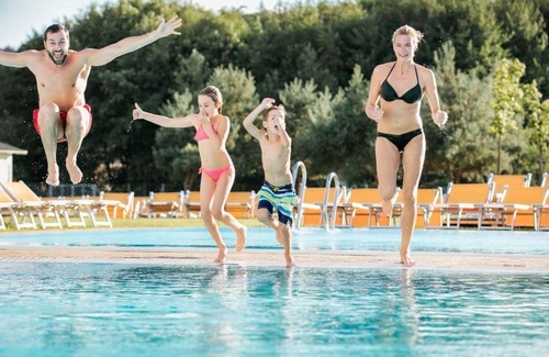 Sebersdorf House | Crib room on the spa side 2-3 nights - H2O Hotel Therme Resort