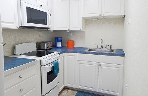 Key Colony Beach Apartment | Crisp & Clean Condo, Steps to Beach & Pool in Key Colony Beach - Ground Floor
