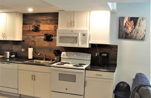 Leicester Apartment | Critter Hill 2 BR Luxe Apt. Pet/Motorcycle Friendly