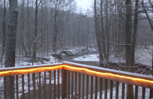 Logan Cabin | Crooked Creek Oasis -Little cabin on the creek -Hocking Hills area