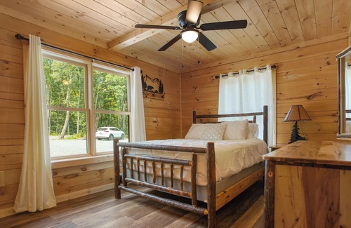 Equinunk Cabin | Crooked Creek Retreat w/ Pickleball, Fire Pit, Tennis and More!
