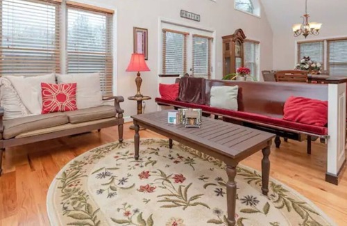 Moravian Falls House | Cross Creek Retreat NC Mountains 2BR Cabin