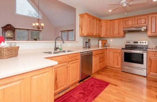Moravian Falls House | Cross Creek Retreat NC Mountains 2BR Cabin