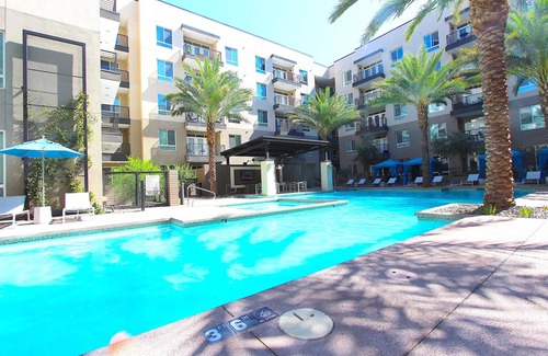 Encanto Apartment | Cross St To St Joes-Minutes to Downtown