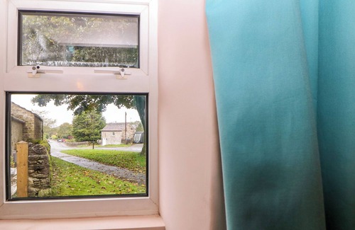 Litton Cottage | CROSS VIEW, pet friendly, with open fire in Litton, Derbyshire