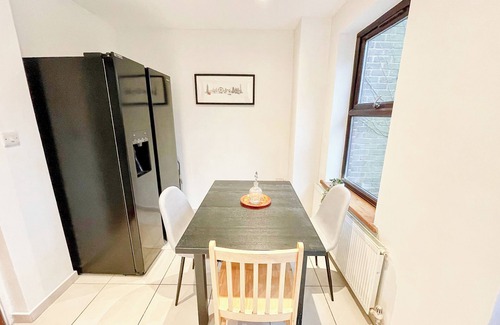 Crouch End Apartment | Crouch End 4BR 3Bath Home w/Private Balcony & FREE Parking - Alexandra Palace