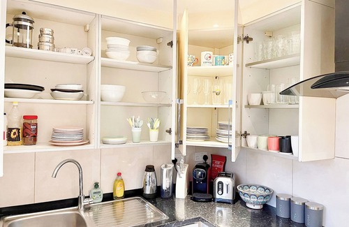 Crouch End Apartment | Crouch End 4BR 3Bath Home w/Private Balcony & FREE Parking - Alexandra Palace