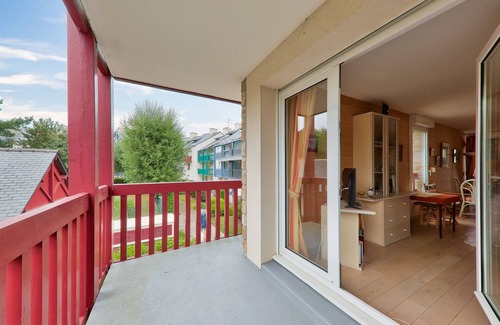 Arzon Apartment | Crouesty Harbor, flat with a pool for 4