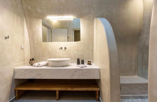Vothon Villa | Crown Cactus Cave Suite