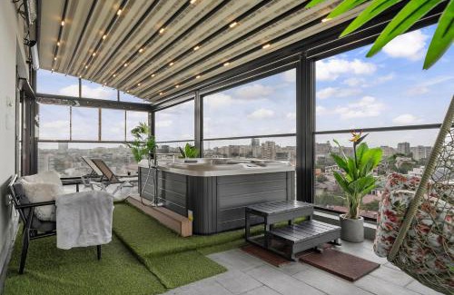 Bucharest City-Centre Apartment | Crown Penthouse - Luxurious, Spa & Vista , by Uni88 ApartHotel