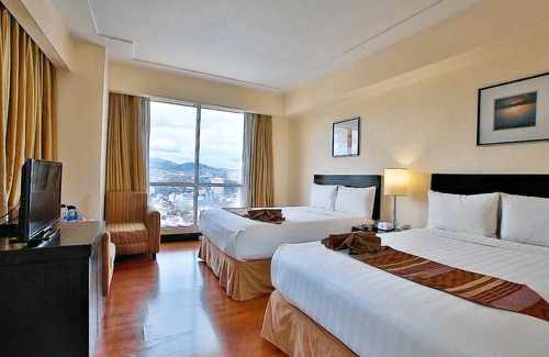 Santa Cruz Hotel | Crown Regency Hotel and Towers Cebu