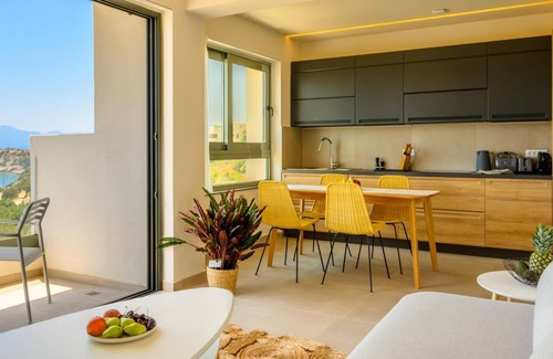 Agios Nikolaos House | Crown Suite w Shared Pool by Roots Suites