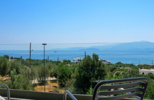 Agios Nikolaos House | Crown Suite w Shared Pool by Roots Suites