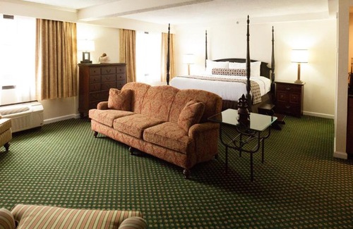 Hickory Hotel | Crowne Plaza Hotel Hickory by IHG