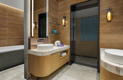 Downtown Shanghai Hotel | Crowne Plaza Shanghai Snow World by IHG