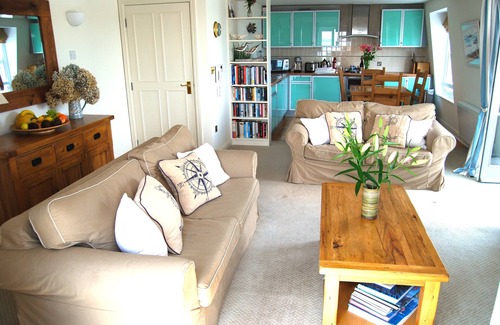 St. Mawes Apartment | Crows Nest: a modern apartment in the centre of St Mawes with stunning sea views