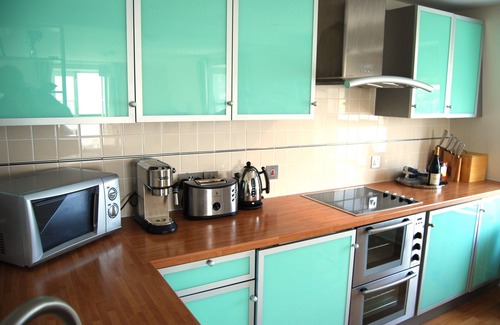 St. Mawes Apartment | Crows Nest: a modern apartment in the centre of St Mawes with stunning sea views