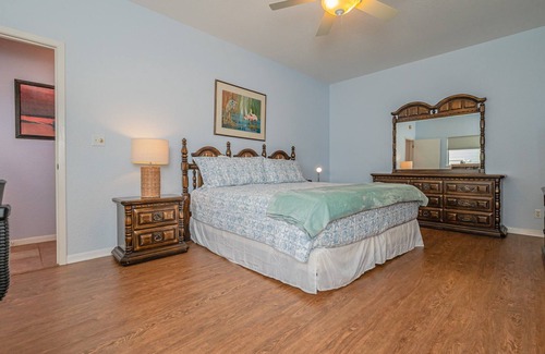 Harbor Oaks House | Crows Nest Complex - Aransas Bay Waterfront with Private Pier & Beach